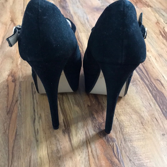 Heels - Picture 3 of 4